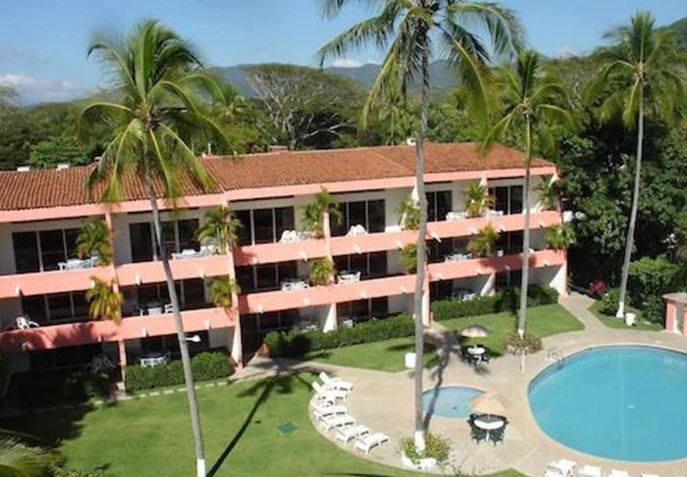 ホテル Coral Ixtapa イスタパ エクステリア 写真