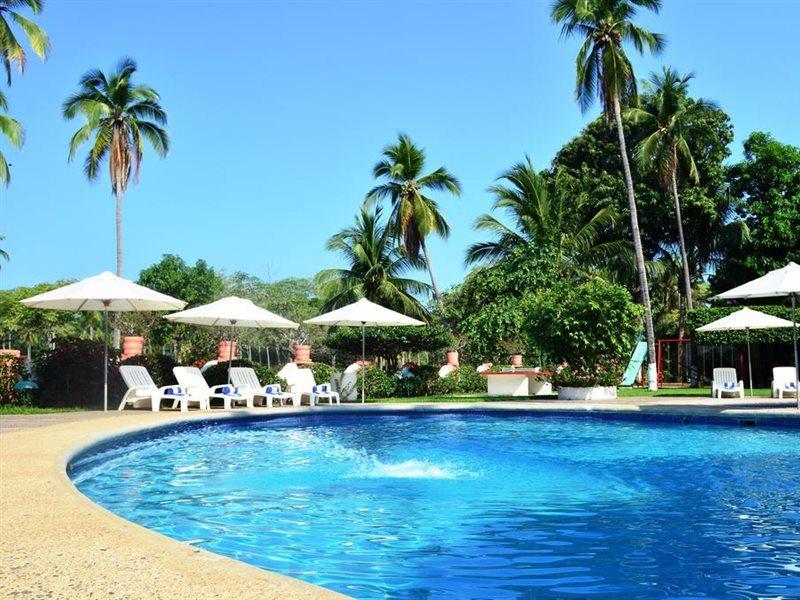 ホテル Coral Ixtapa イスタパ エクステリア 写真