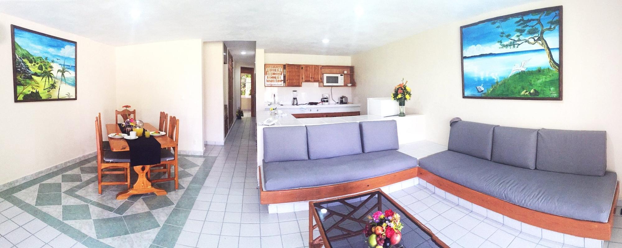 ホテル Coral Ixtapa イスタパ エクステリア 写真