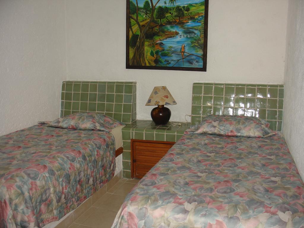 ホテル Coral Ixtapa イスタパ エクステリア 写真