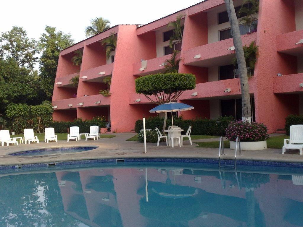 ホテル Coral Ixtapa イスタパ エクステリア 写真
