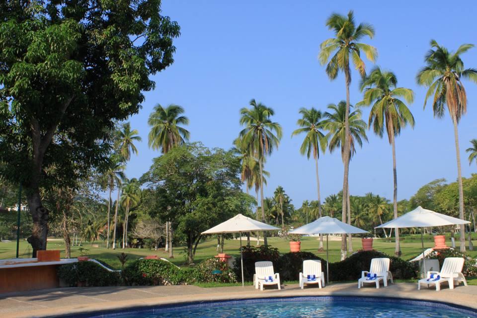 ホテル Coral Ixtapa イスタパ エクステリア 写真