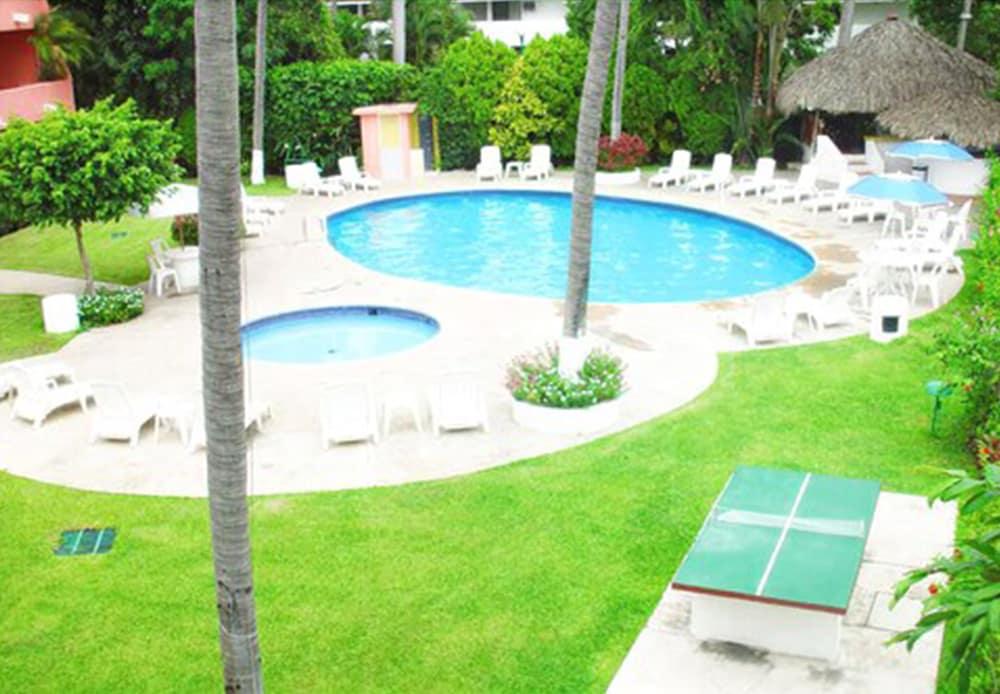 ホテル Coral Ixtapa イスタパ エクステリア 写真