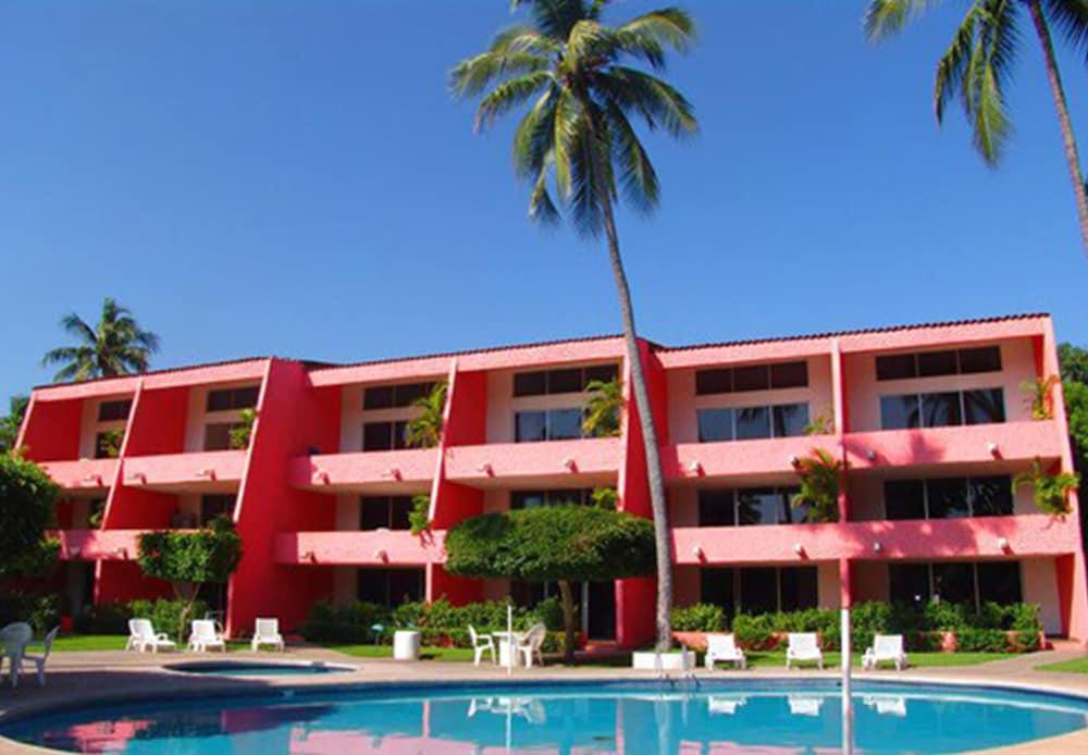 ホテル Coral Ixtapa イスタパ エクステリア 写真