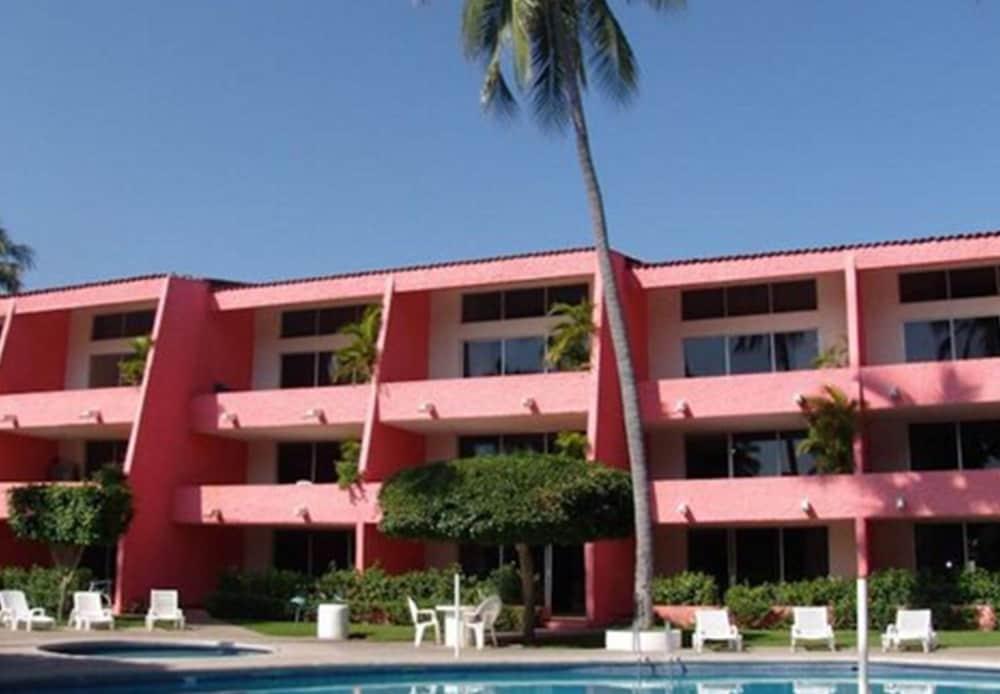 ホテル Coral Ixtapa イスタパ エクステリア 写真