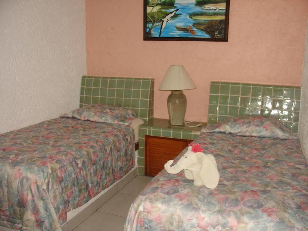 ホテル Coral Ixtapa イスタパ エクステリア 写真