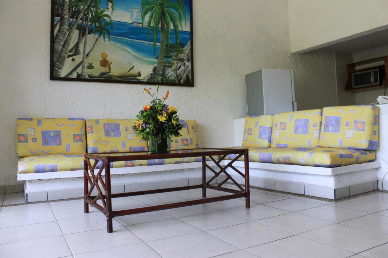ホテル Coral Ixtapa イスタパ エクステリア 写真