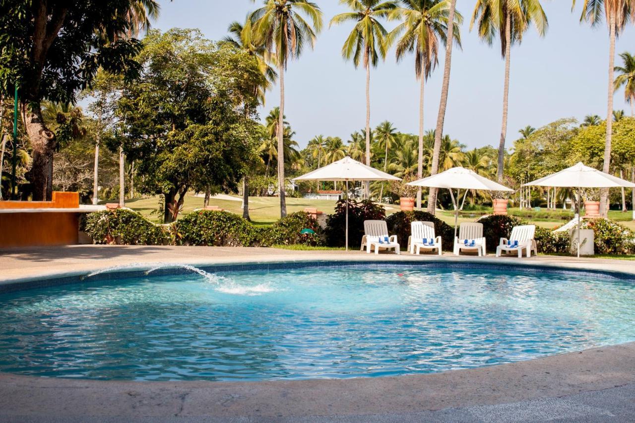 ホテル Coral Ixtapa イスタパ エクステリア 写真