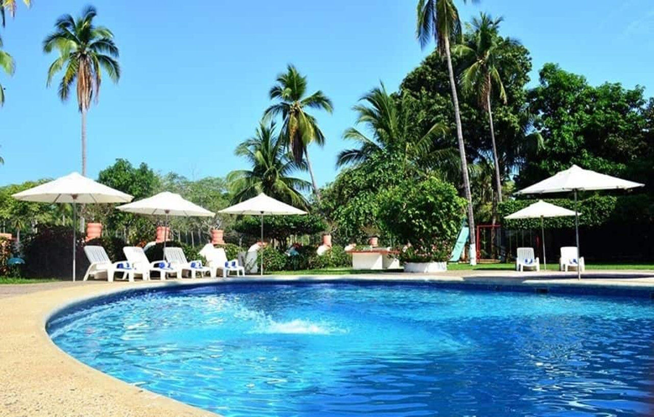 ホテル Coral Ixtapa イスタパ エクステリア 写真